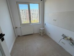 1 Decembrie 1918, la 5 minute metrou, pe Theodor Pallady, stradal