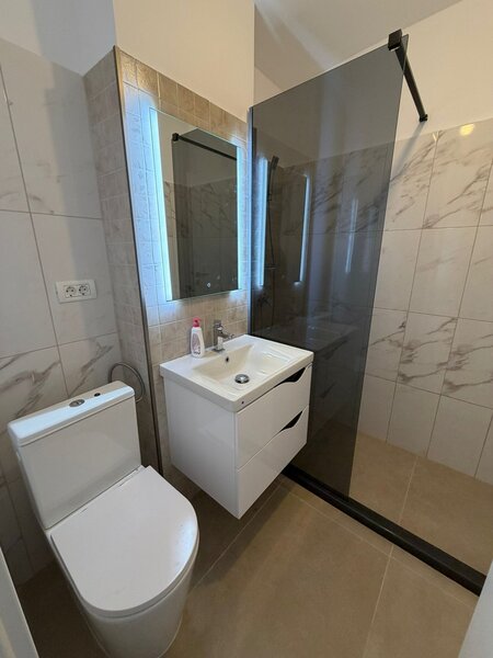 1 Decembrie 1918, la 5 minute metrou, pe Theodor Pallady, stradal