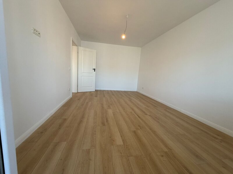 1 Decembrie 1918, la 5 minute metrou, pe Theodor Pallady, stradal