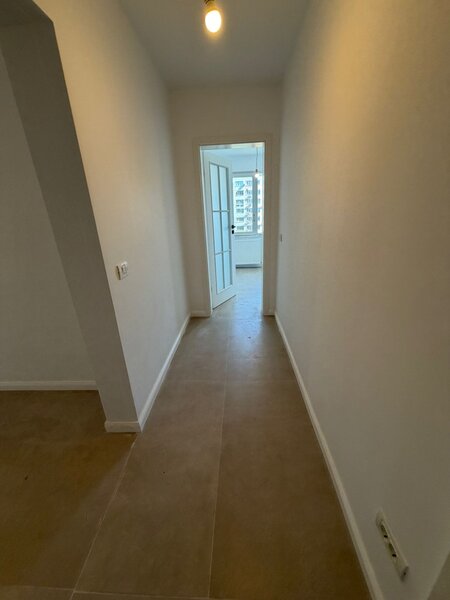 1 Decembrie 1918, la 5 minute metrou, pe Theodor Pallady, stradal